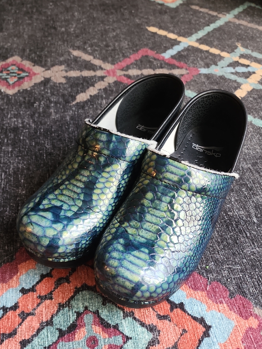 Dansko Iridescent Green Blue Snakeskin Clogs Sz 8/38